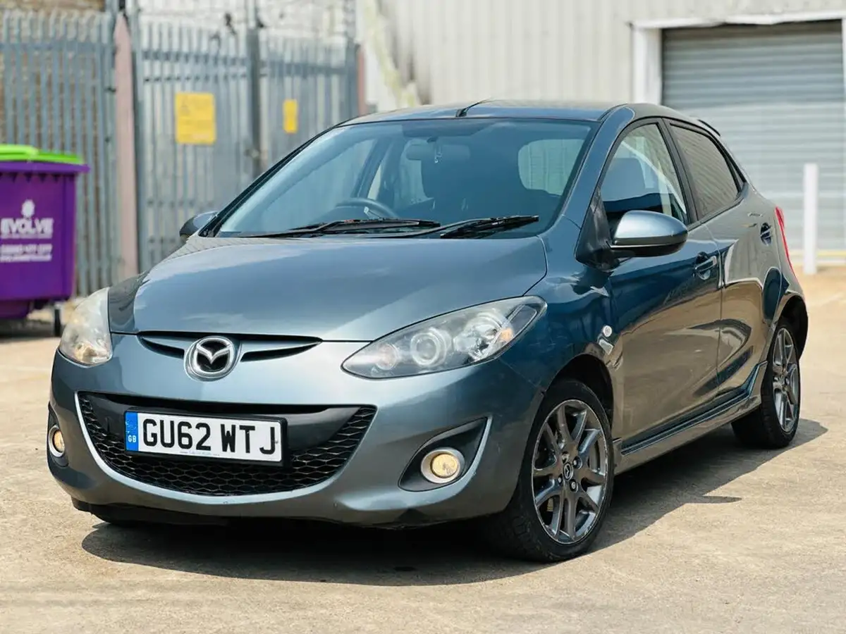 2012-mazda-mazda2-13-venture-big-35