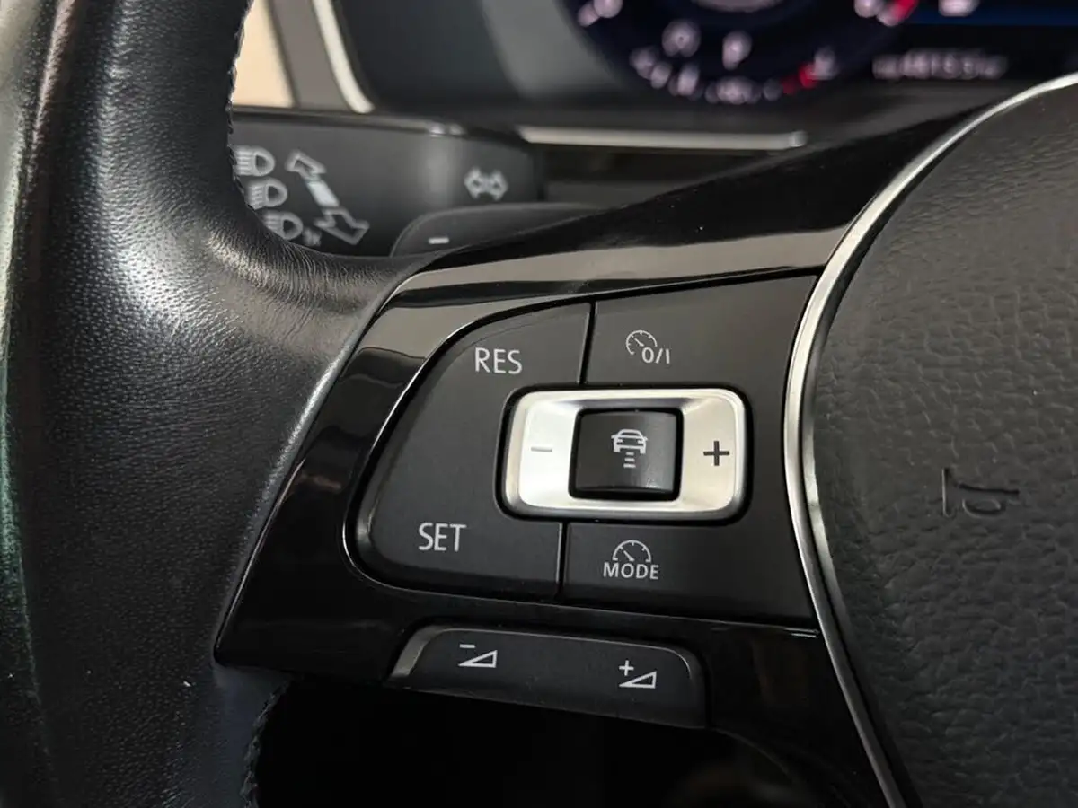 2017-volkswagen-passat-20tdi-gt-150ps-ss-estate-5d-dsg-big-22