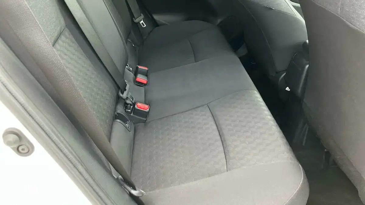 2021-toyota-yaris-15-vvt-i-design-big-11