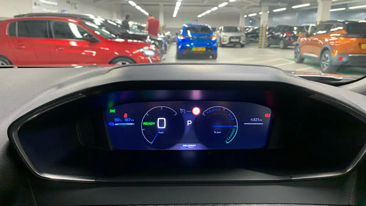 2024-peugeot-2008-suv-e-allure-136ps-50kwh-big-12