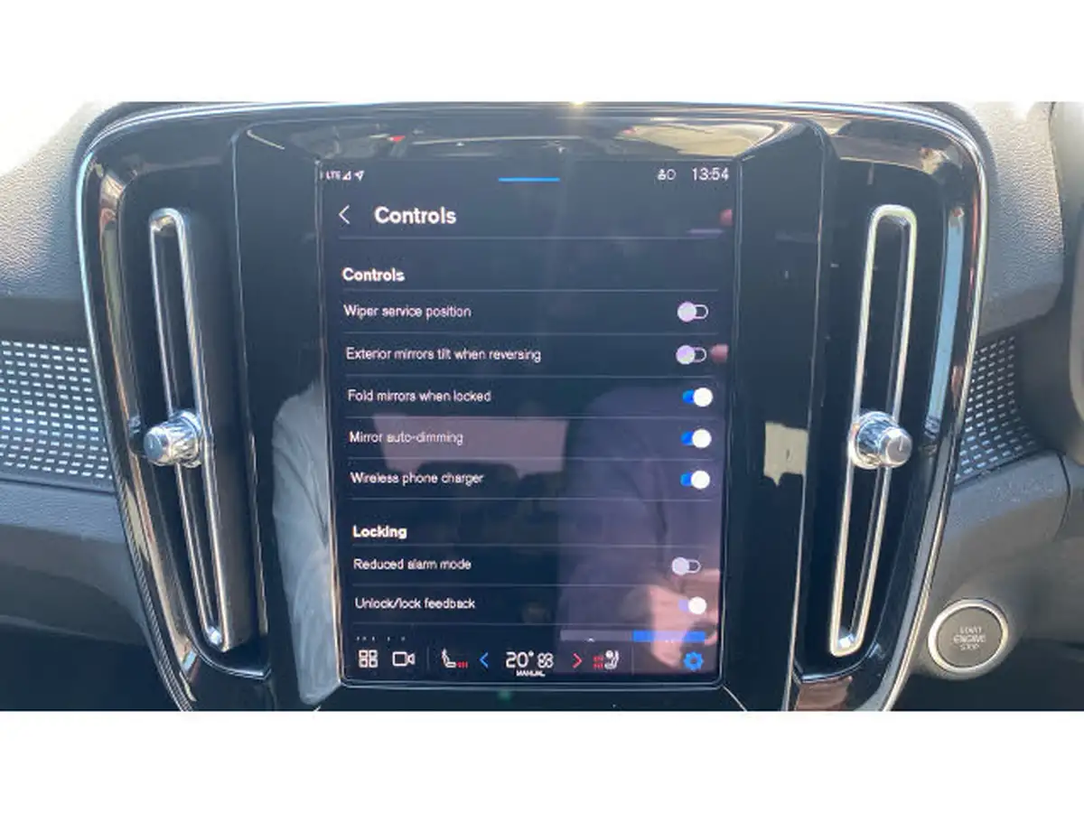 2024-volvo-xc40-20-b3-plus-big-20