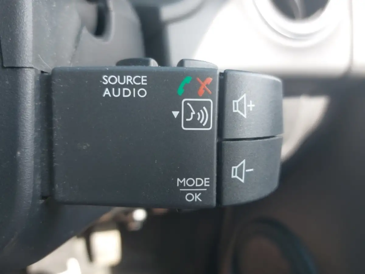 2022-dacia-sandero-stepway-10-tce-comfort-90bhp-big-13