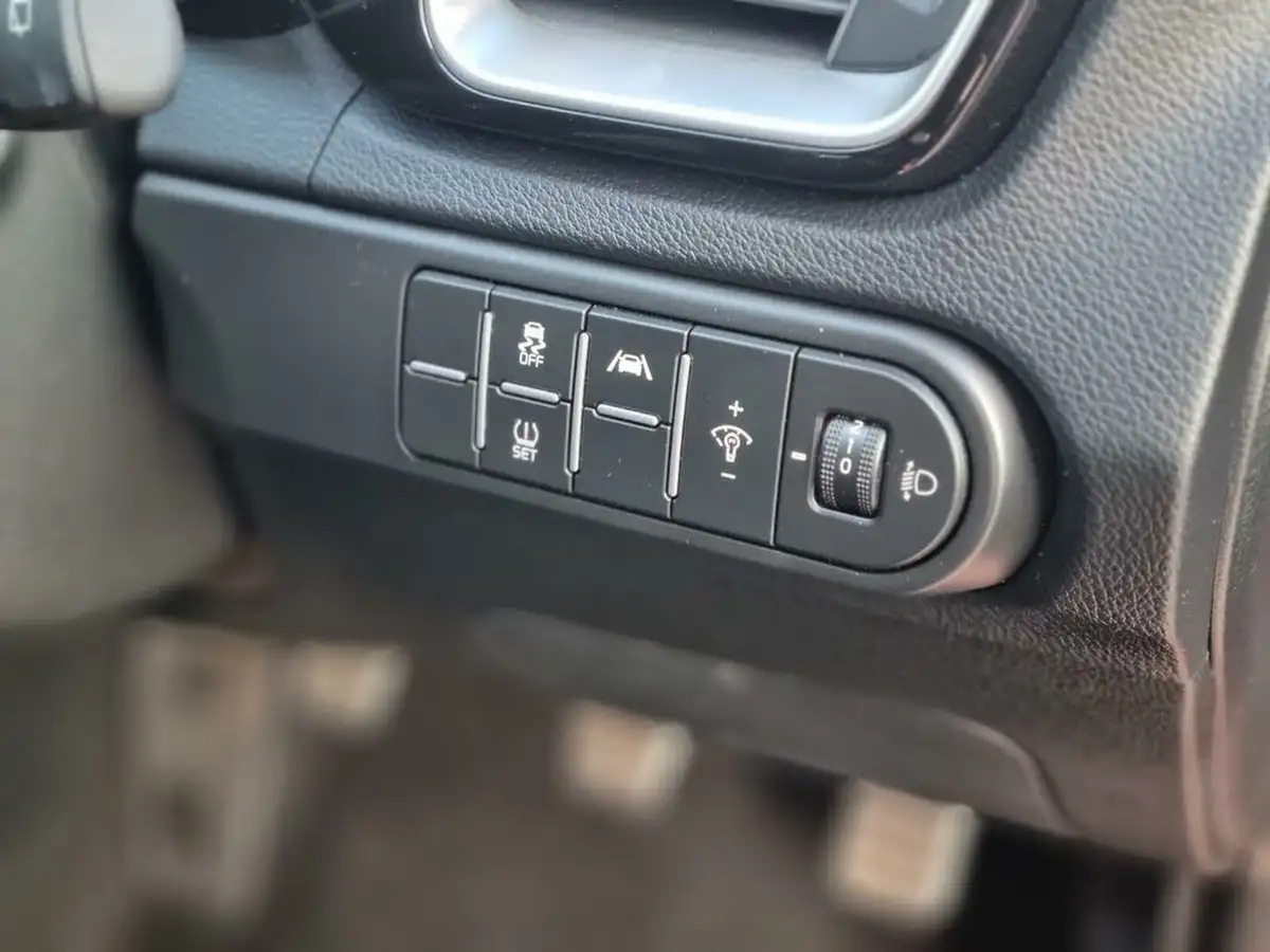 2022-kia-ceed-15-t-gdi-gt-line-big-16