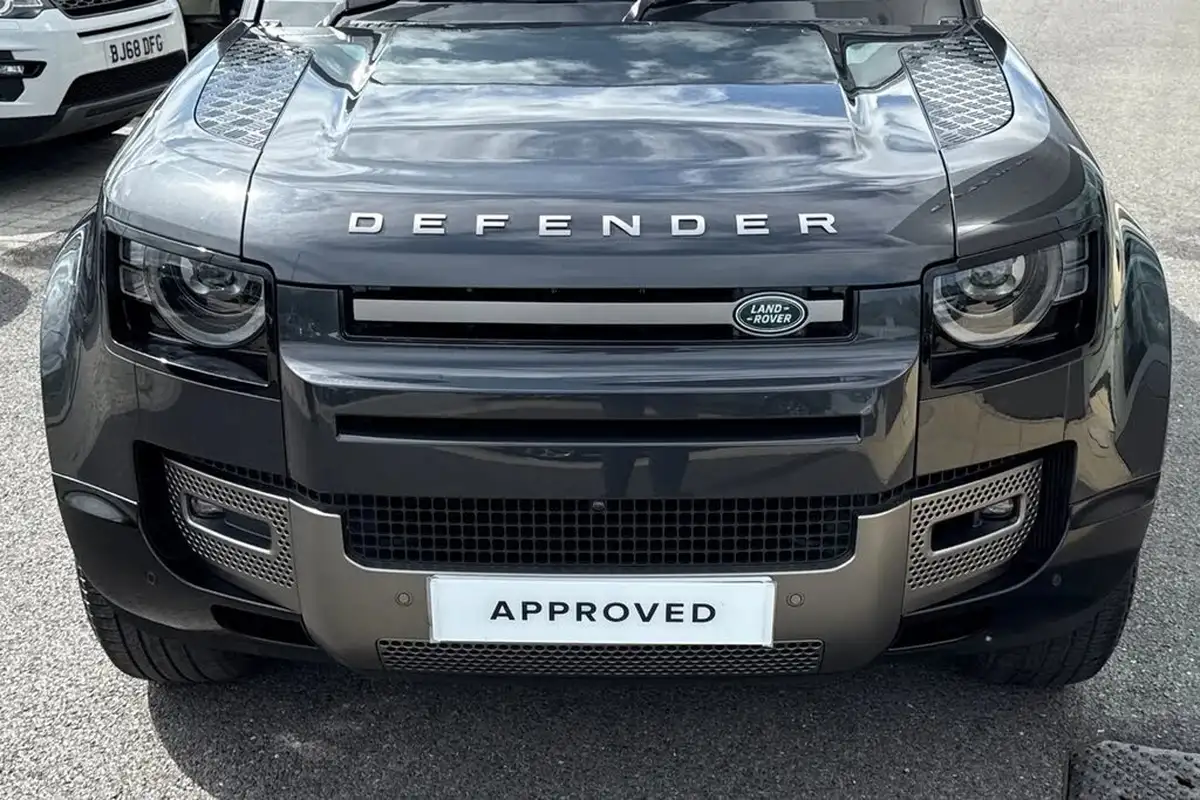 2024-land-rover-110-defender-30-d300-x-dynamic-hse-big-27