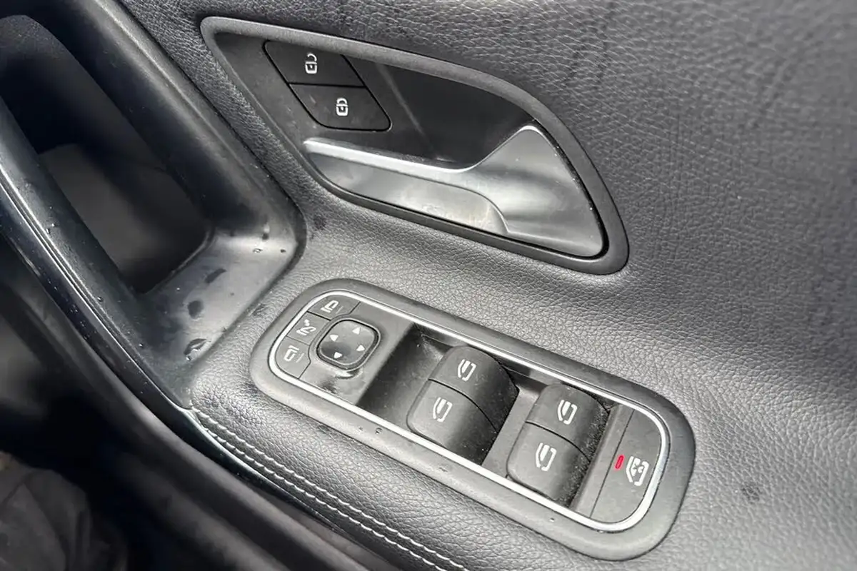 2022-mercedes-benz-cla-13-cla-200-amg-line-shooting-brake-5d-big-55