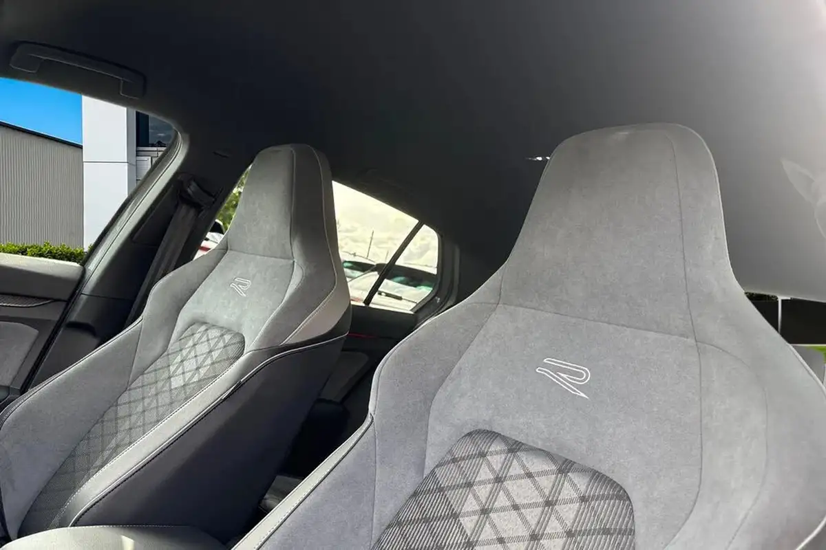 2024-volkswagen-golf-15-tsi-r-line-150ps-evo-hatchback-big-10