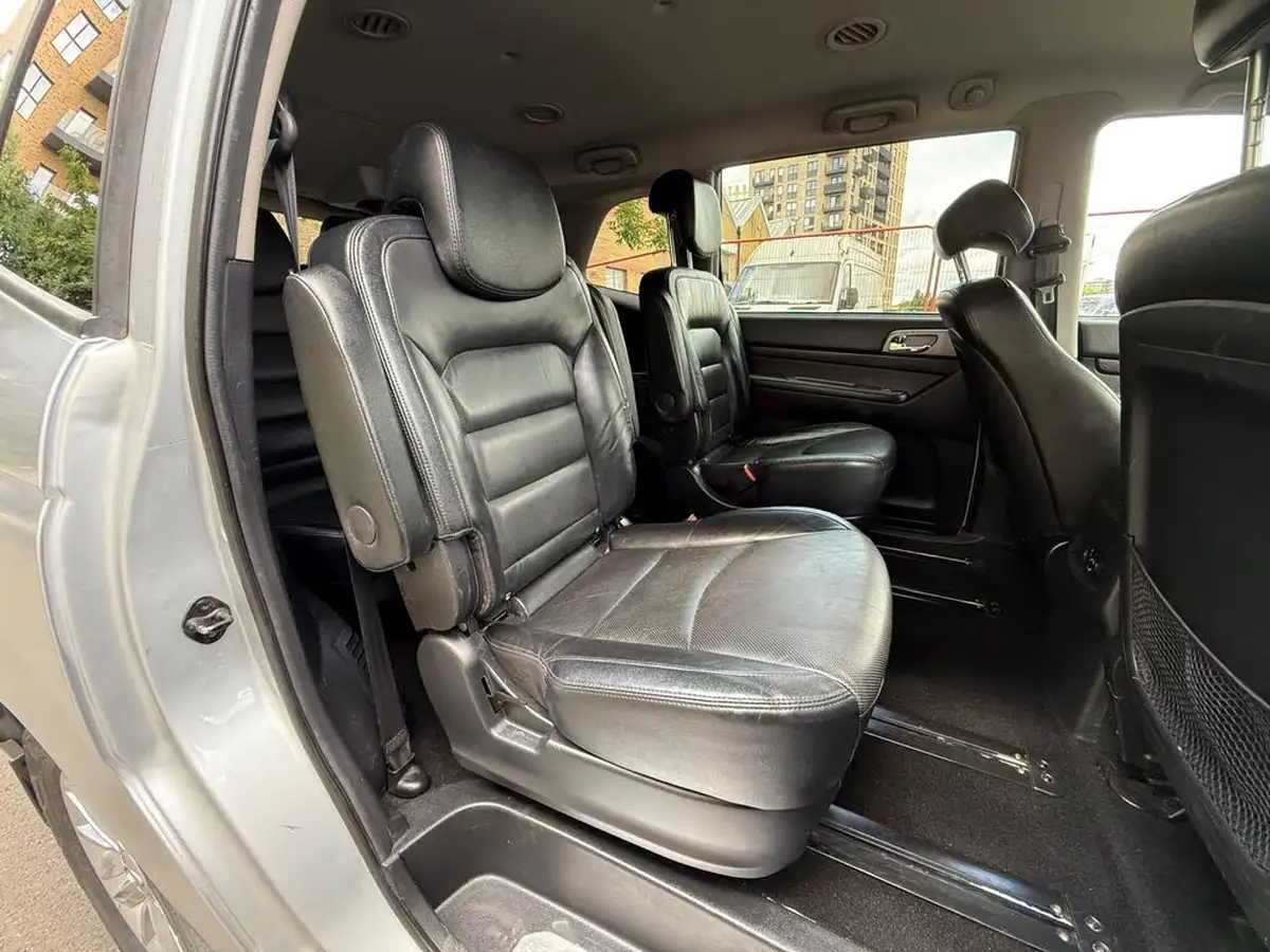 2018-kgm-ssangyong-turismo-22td-ex-auto-big-16