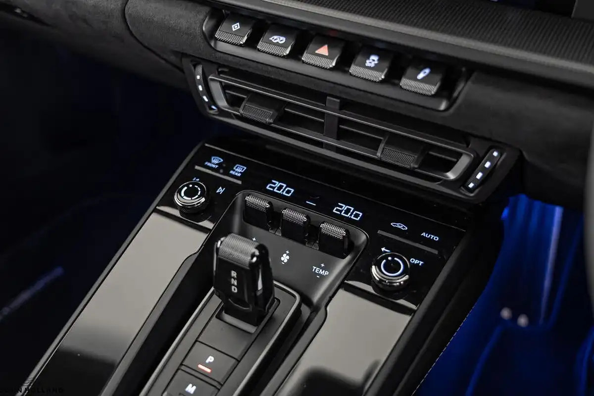 2022-porsche-911-30-targa-4-gts-pdk-big-26