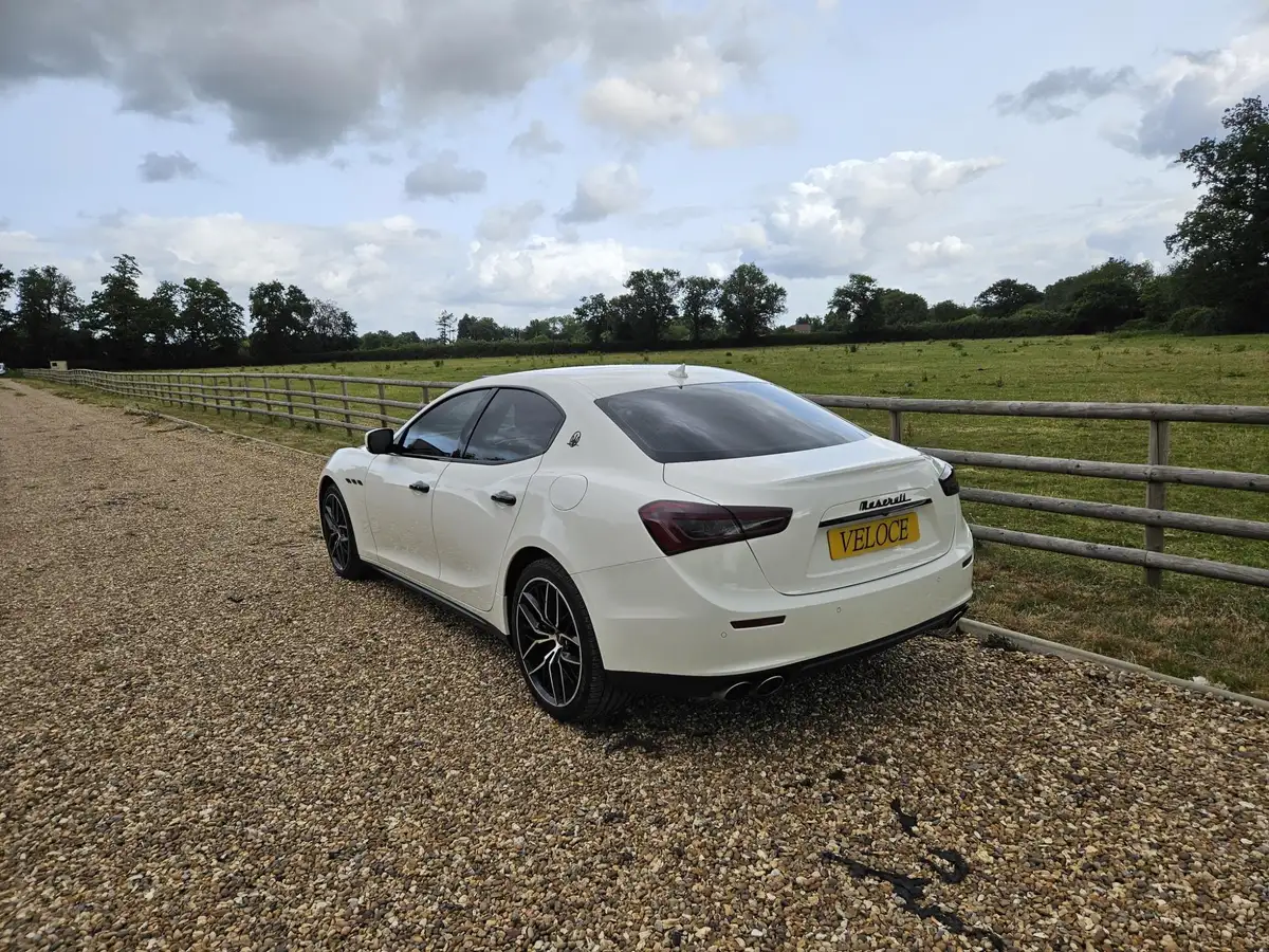 2015-maserati-ghibli-30-big-6