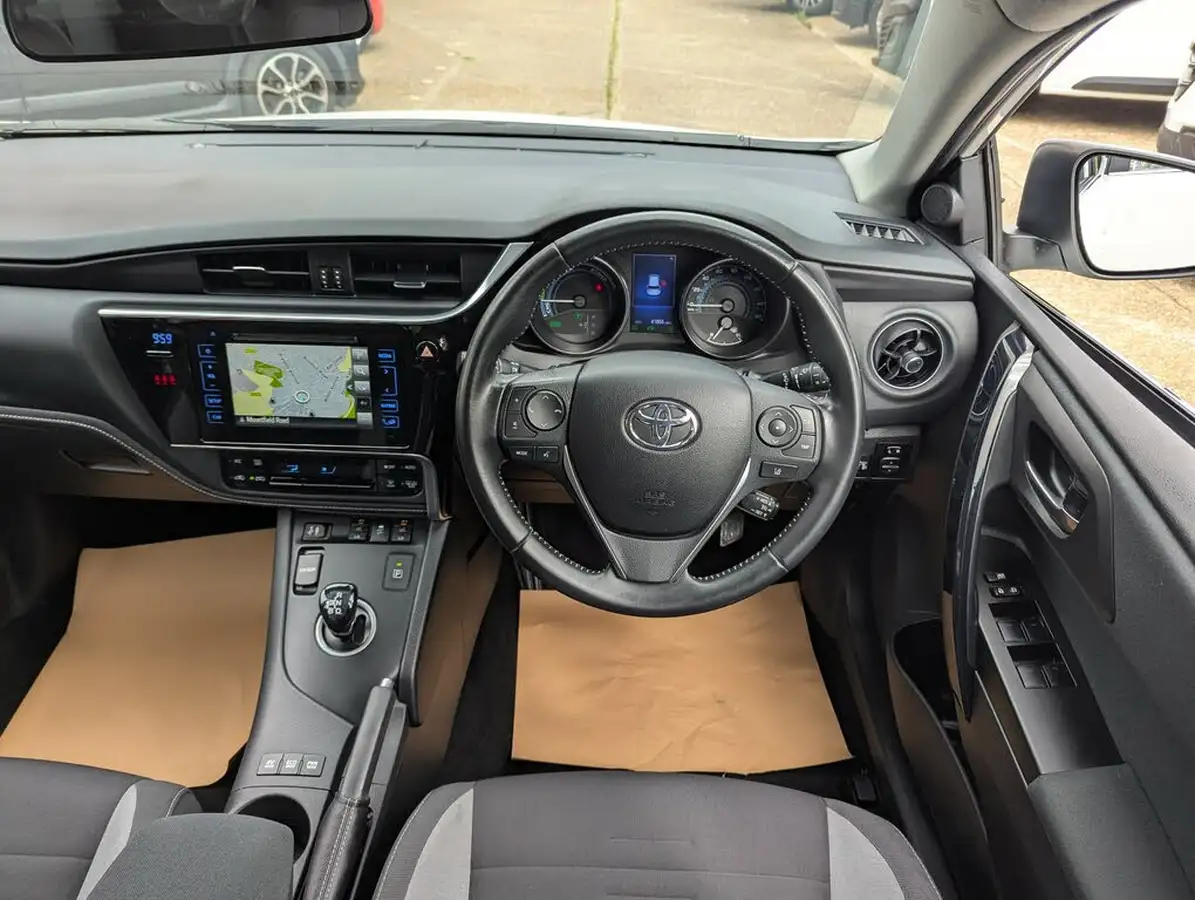 2017-toyota-auris-18-vvt-i-hsd-business-edition-tss-hatchback-big-12