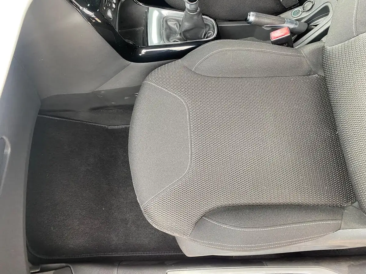 2010-citroen-ds3-16-dstyle-big-18