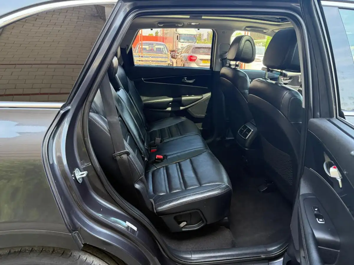 2015-kia-sorento-22-crdi-kx-4-197bhp-awd-isg-big-17