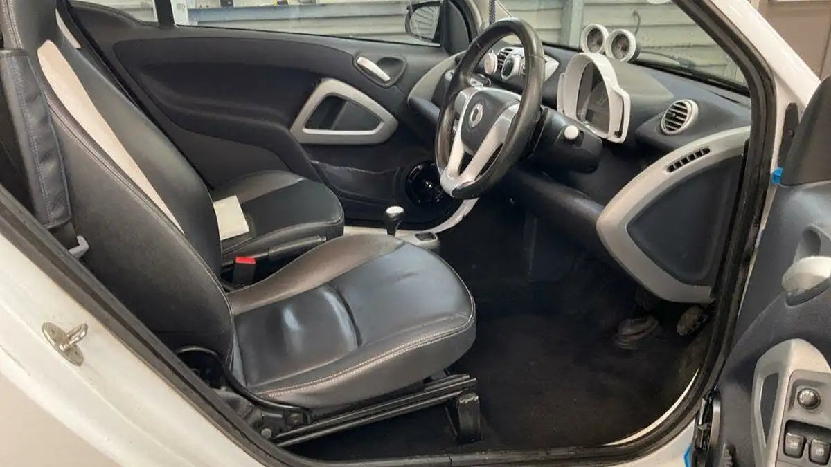 2013-smart-fortwo-10-iceshine-turbo-84bhp-coupe-big-6