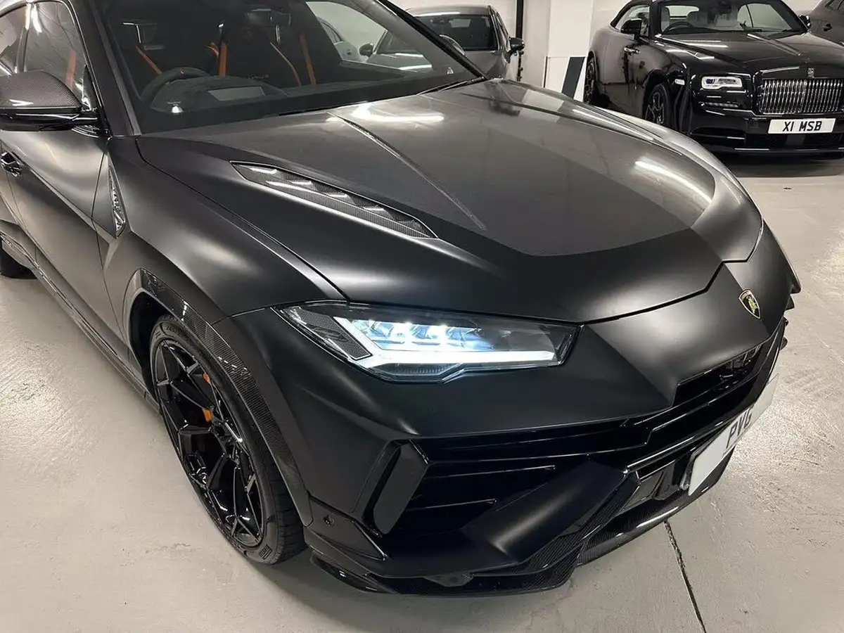 2023-lamborghini-urus-40-no-trim-big-15