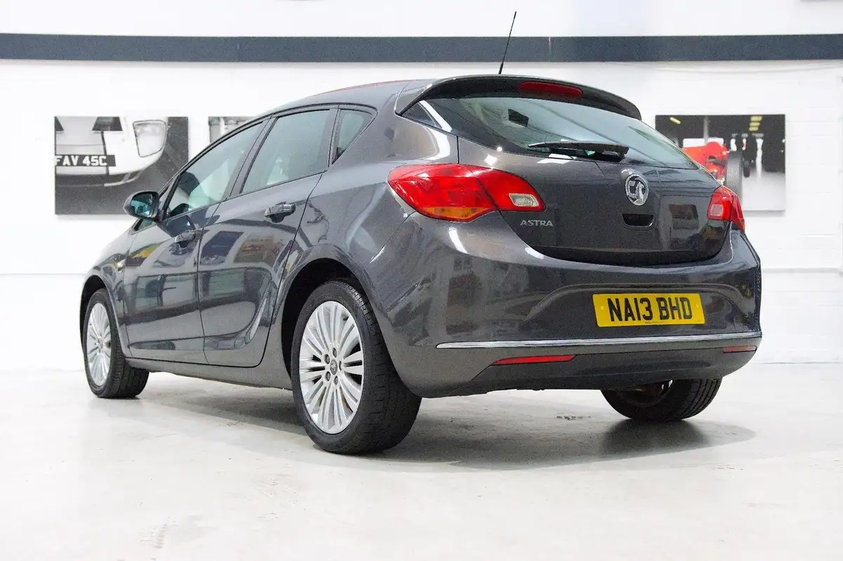 2013-vauxhall-astra-14-energy-big-4
