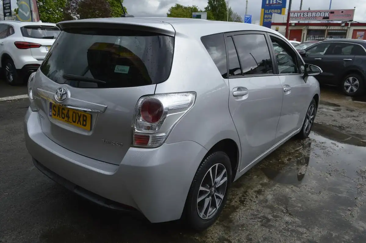 2014-toyota-verso-18-icon-7st-big-1