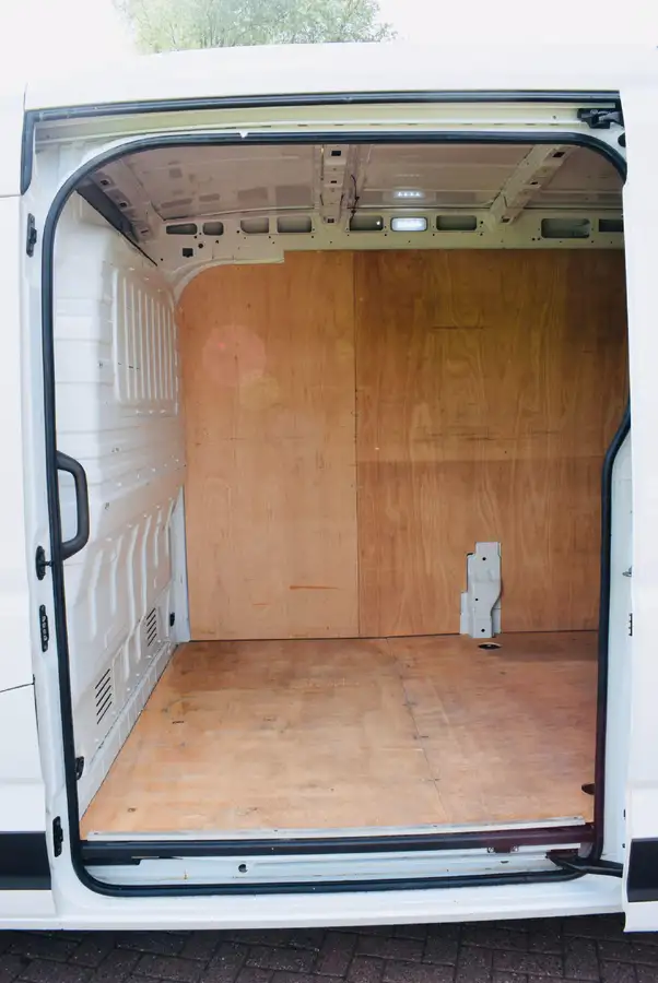 2021-maxus-deliver-9-20tdi-l3h2-lux-big-2