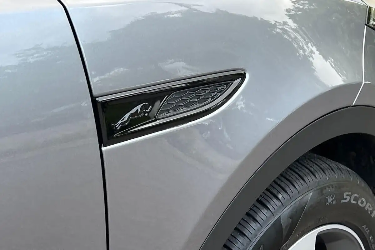 2024-jaguar-e-pace-20-d200-r-dynamic-se-black-big-8