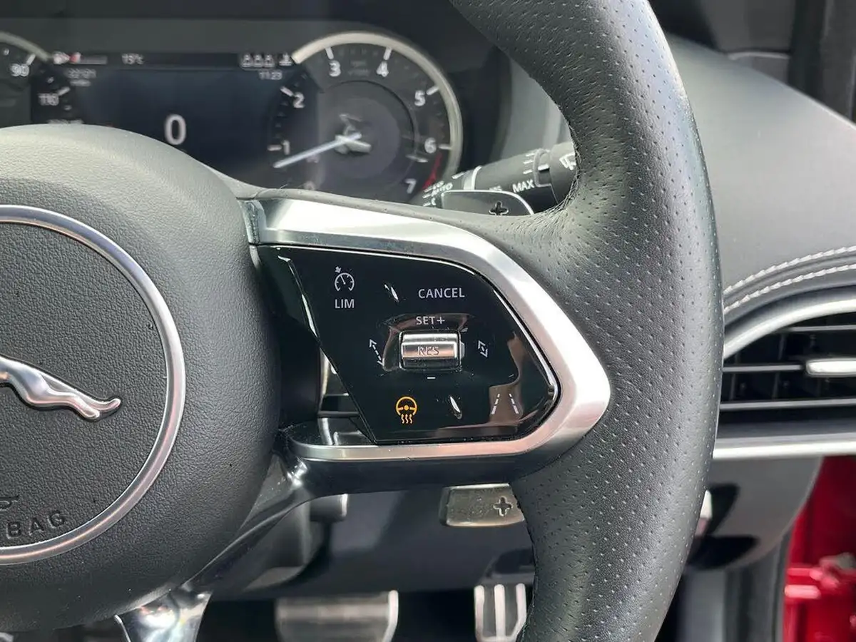 2024-jaguar-xe-big-18
