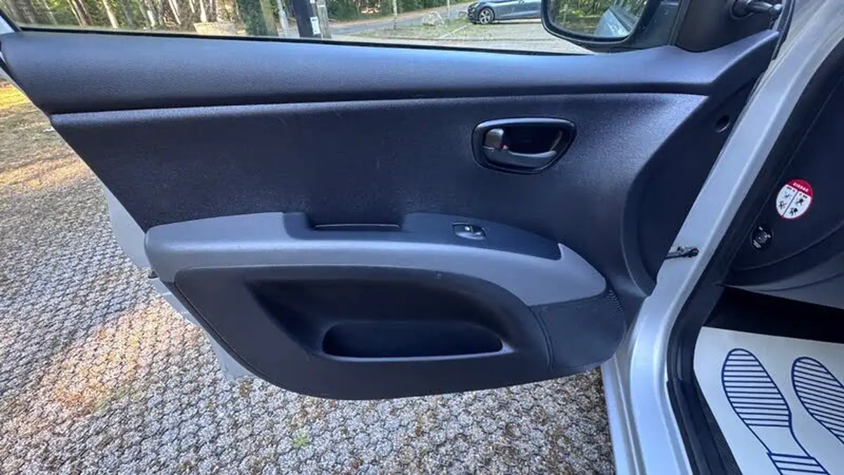 2010-hyundai-i10-12-classic-big-29