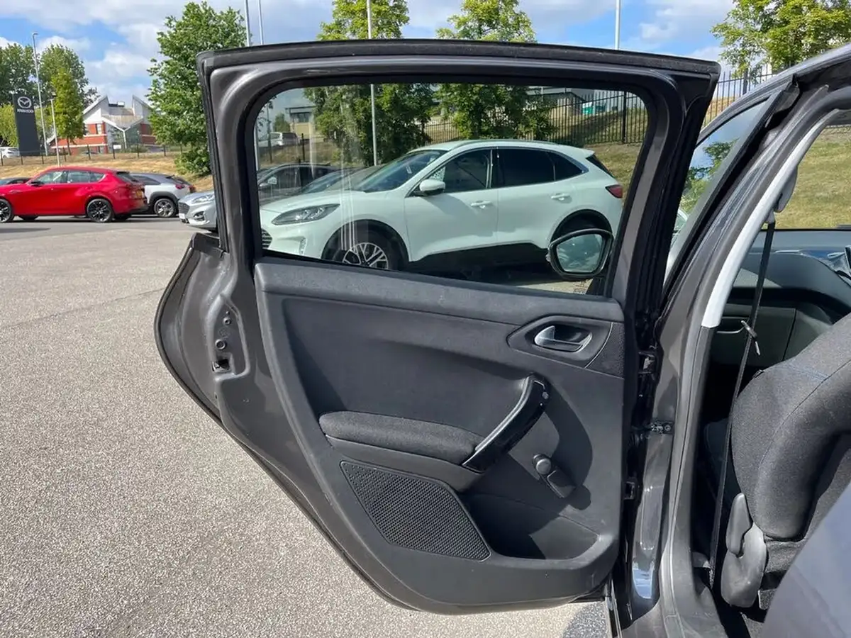2019-peugeot-208-12-puretech-signature-big-33