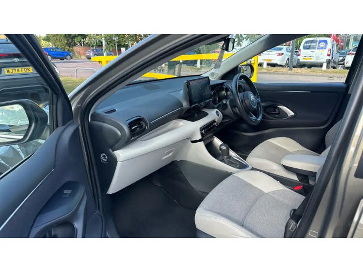 2022-toyota-yaris-cross-15-vvt-i-excel-city-packpan-roof-big-9