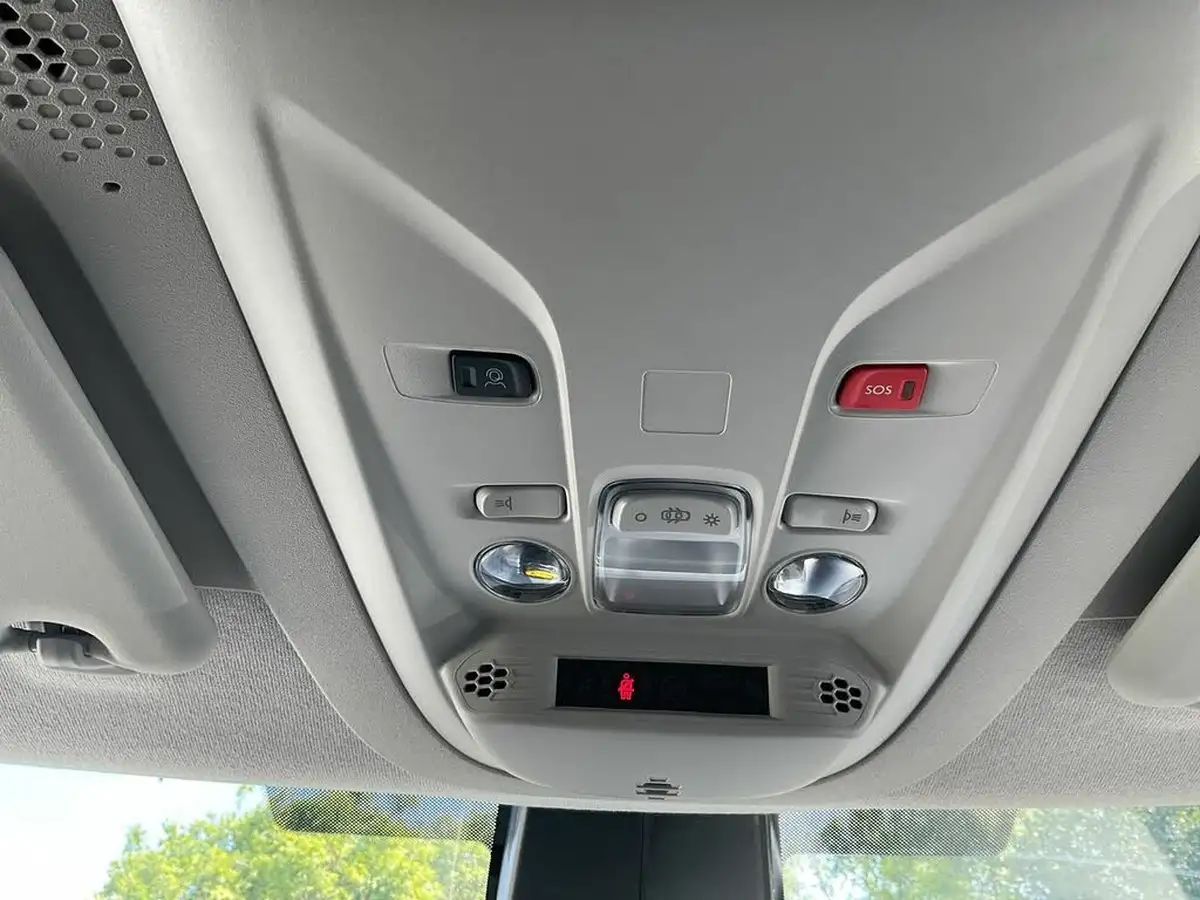 2024-vauxhall-combo-life-e-ultimate-big-27