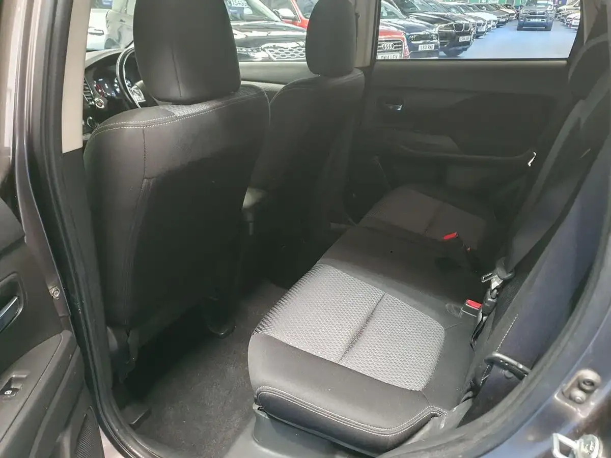 2017-mitsubishi-outlander-22di-d-3-big-15