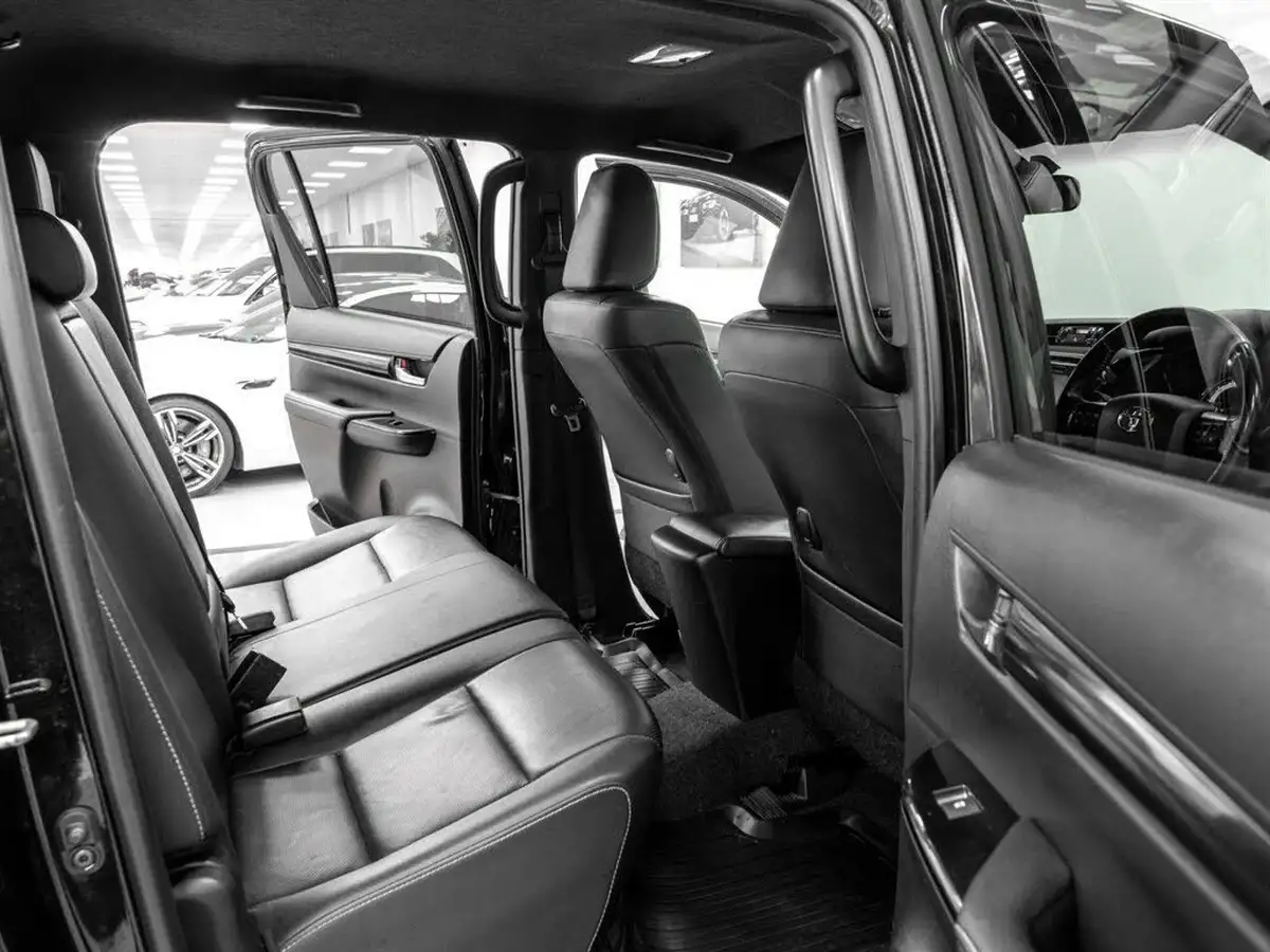 2018-toyota-hi-lux-24d-4d-invincible-at35-32t-auto-big-21