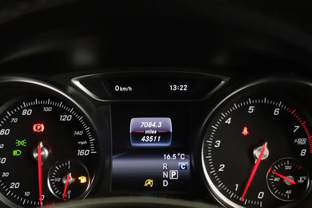 2018-mercedes-benz-gla-class-16-gla-200-amg-line-156ps-7g-dct-big-18