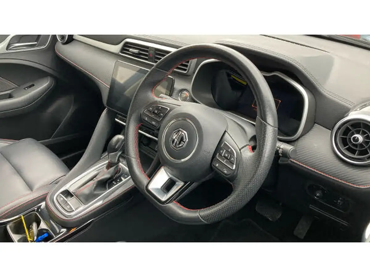 2020-mg-zs-suv-10t-gdi-exclusive-111ps-big-10