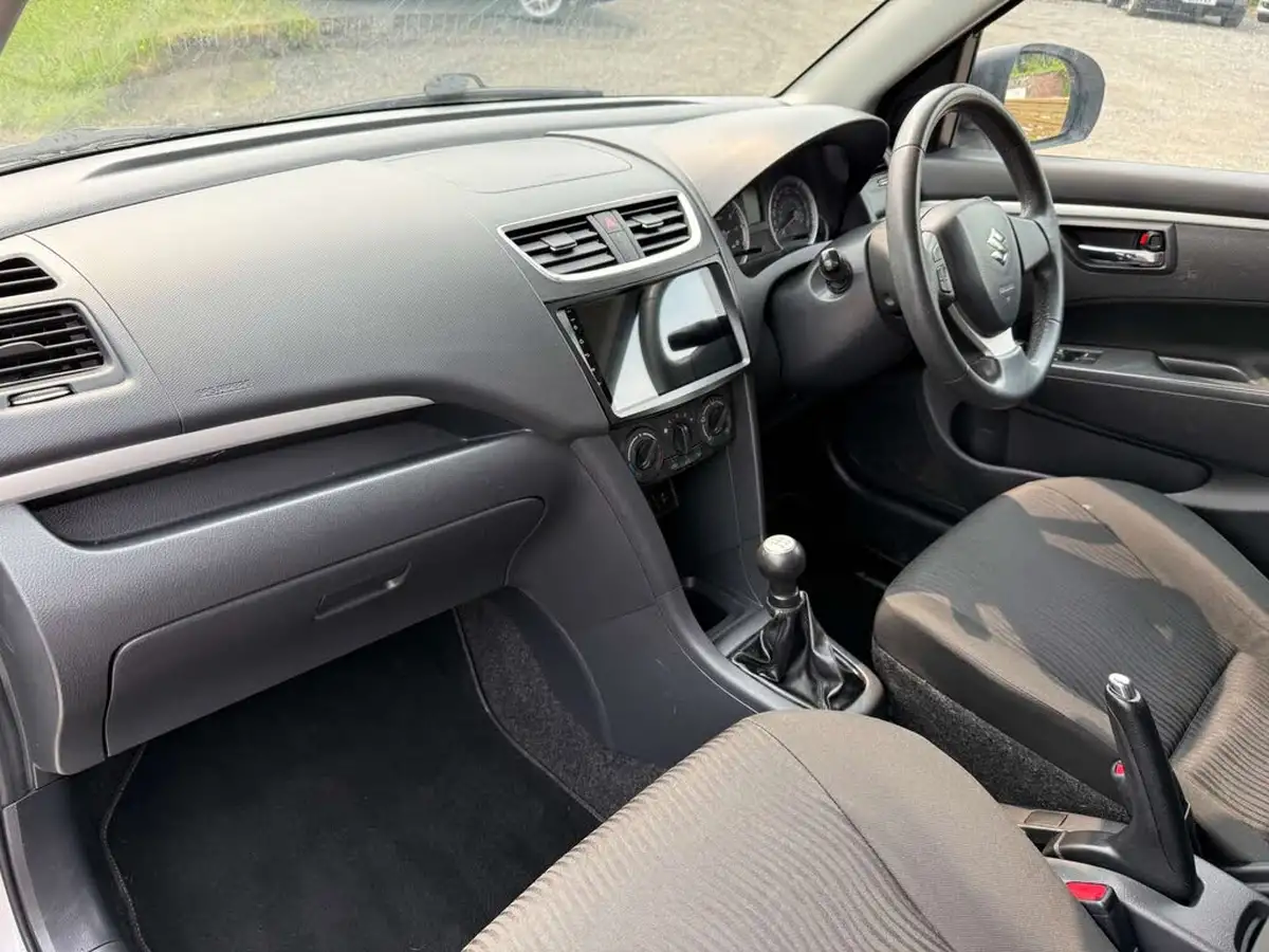 2011-suzuki-swift-12-sz3-3d-big-21