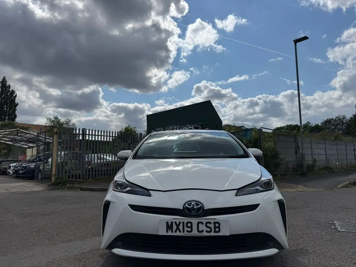 2019-toyota-prius-big-0