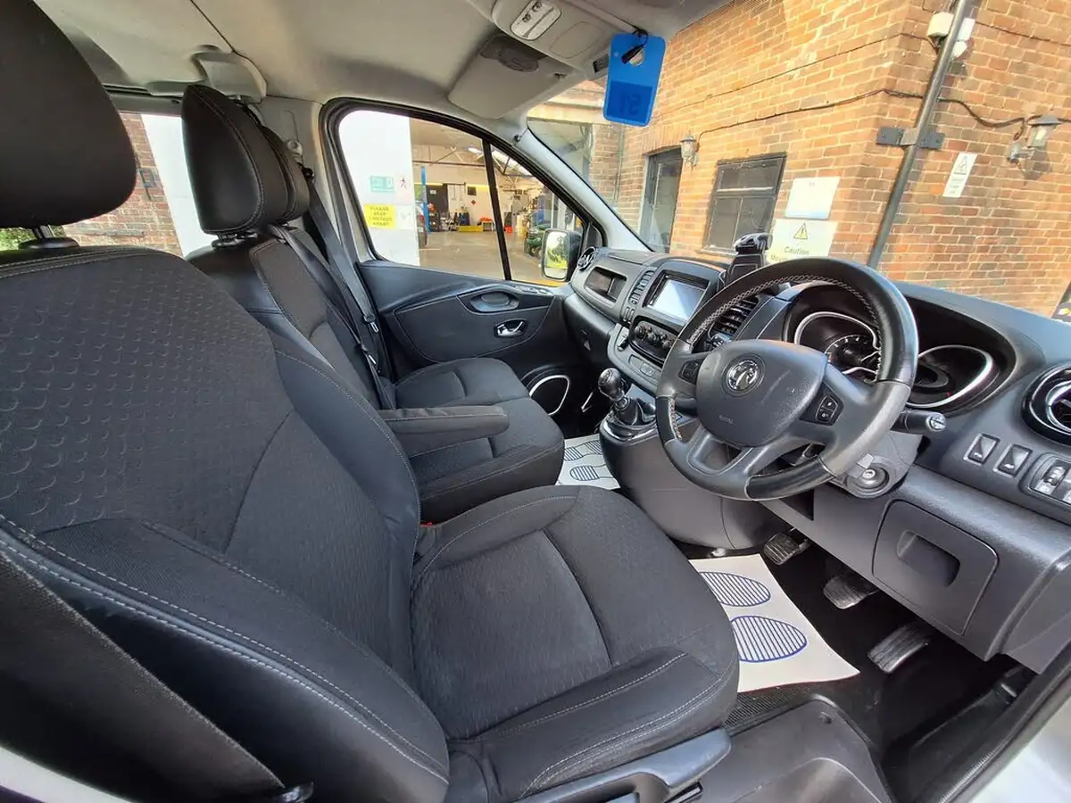 2019-vauxhall-vivaro-16cdti-sportive-2900-l2h1-145pseu6-biturbo-ss-panel-big-9