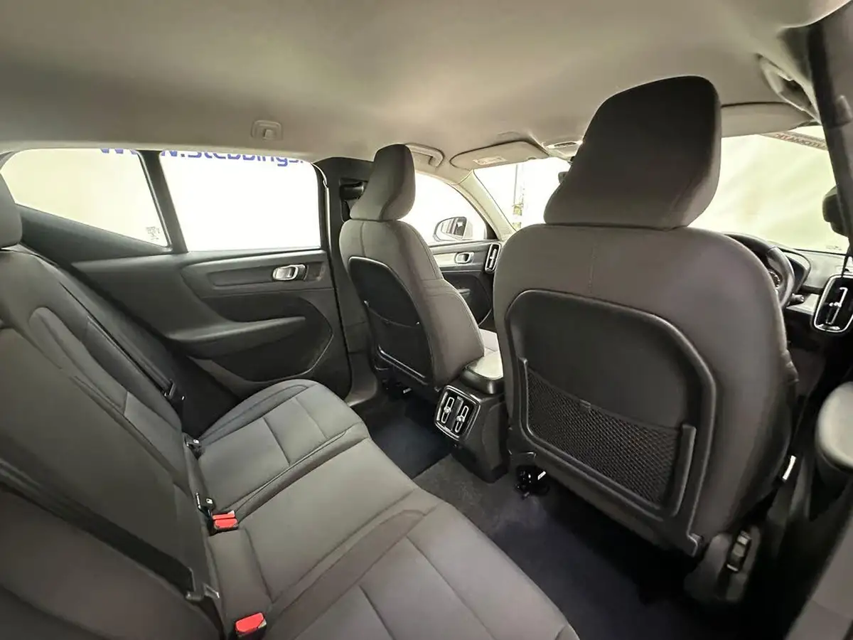 2020-volvo-xc40-20td-d3-momentum-geartronic-big-15