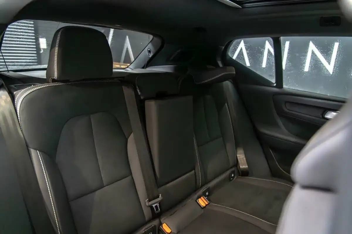 2023-volvo-xc40-15-t5-ultimate-dark-big-9
