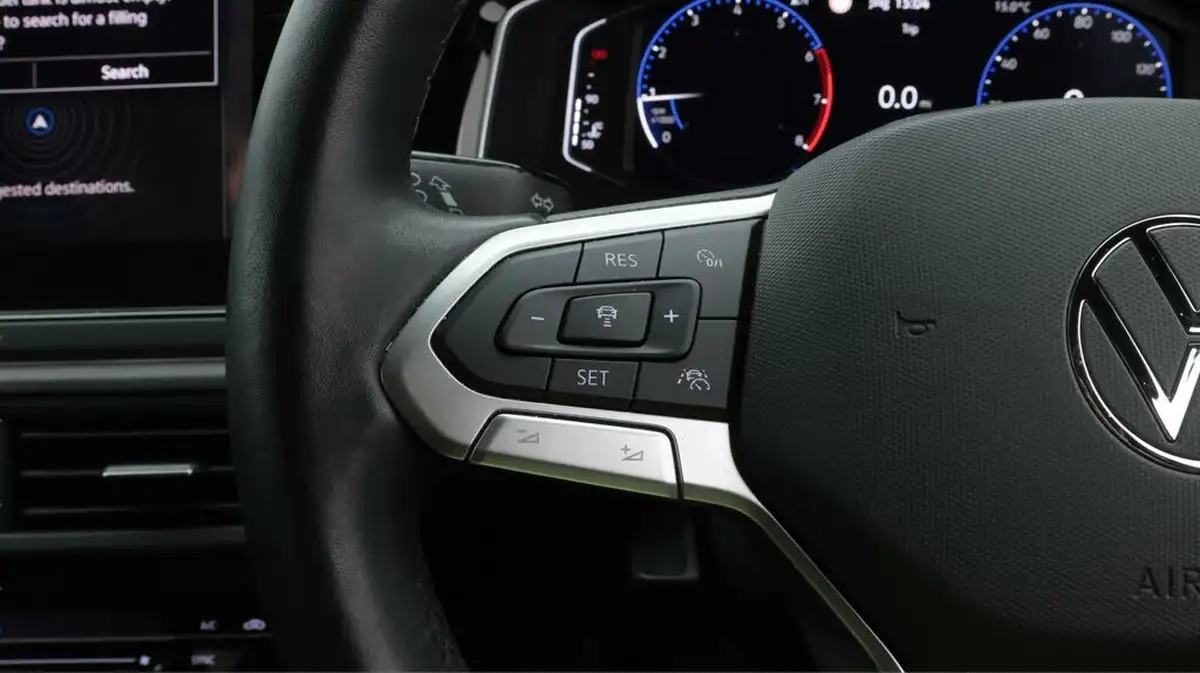 2021-volkswagen-polo-10-tsi-r-line-95ps-big-24