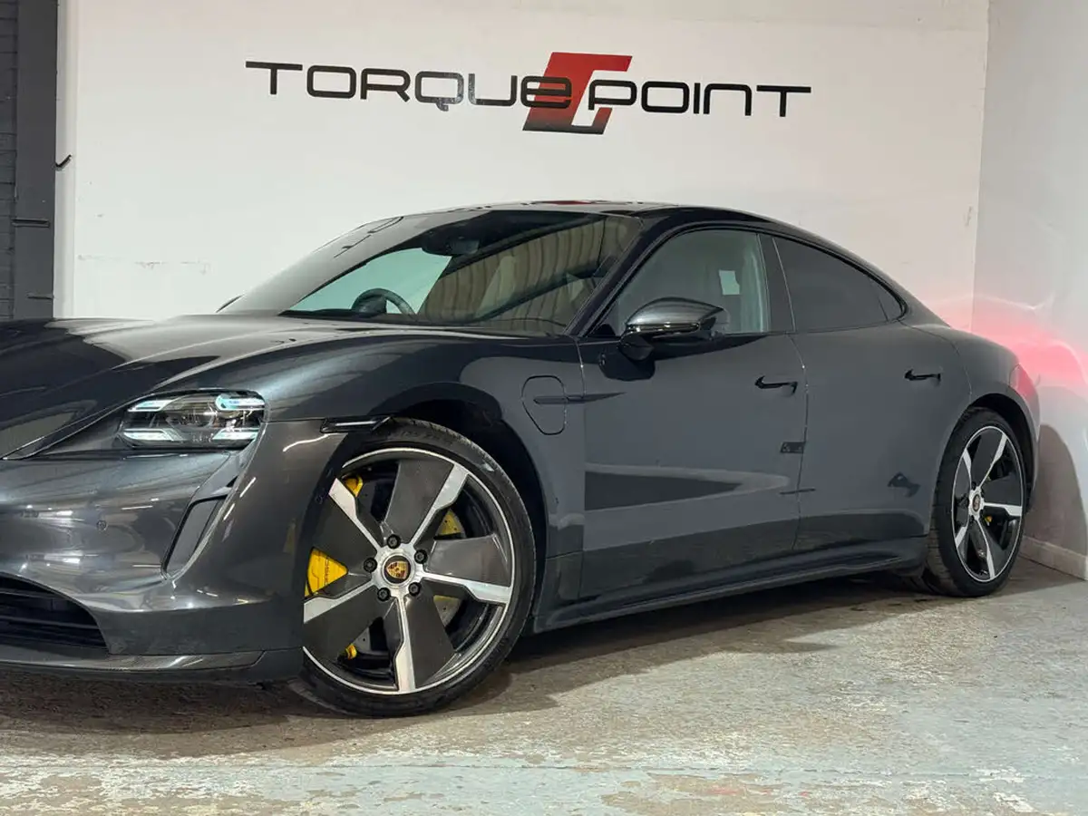 2020-porsche-taycan-e-turbo-s-big-9