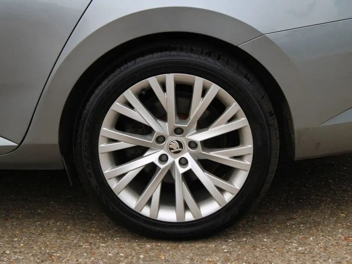 2020-skoda-superb-14-tsi-se-l-estate-big-27