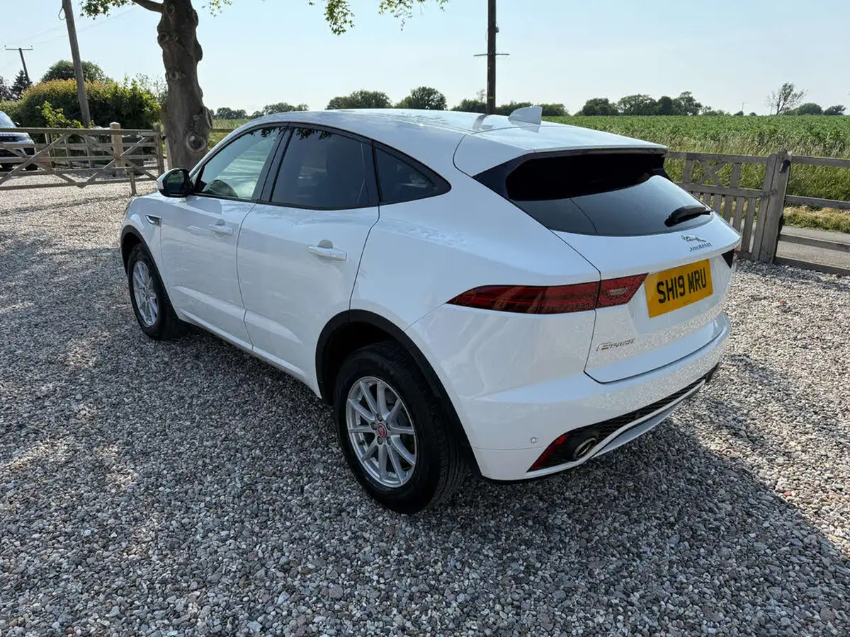 2019-jaguar-e-pace-20-i4d-r-dynamic-150ps-big-2