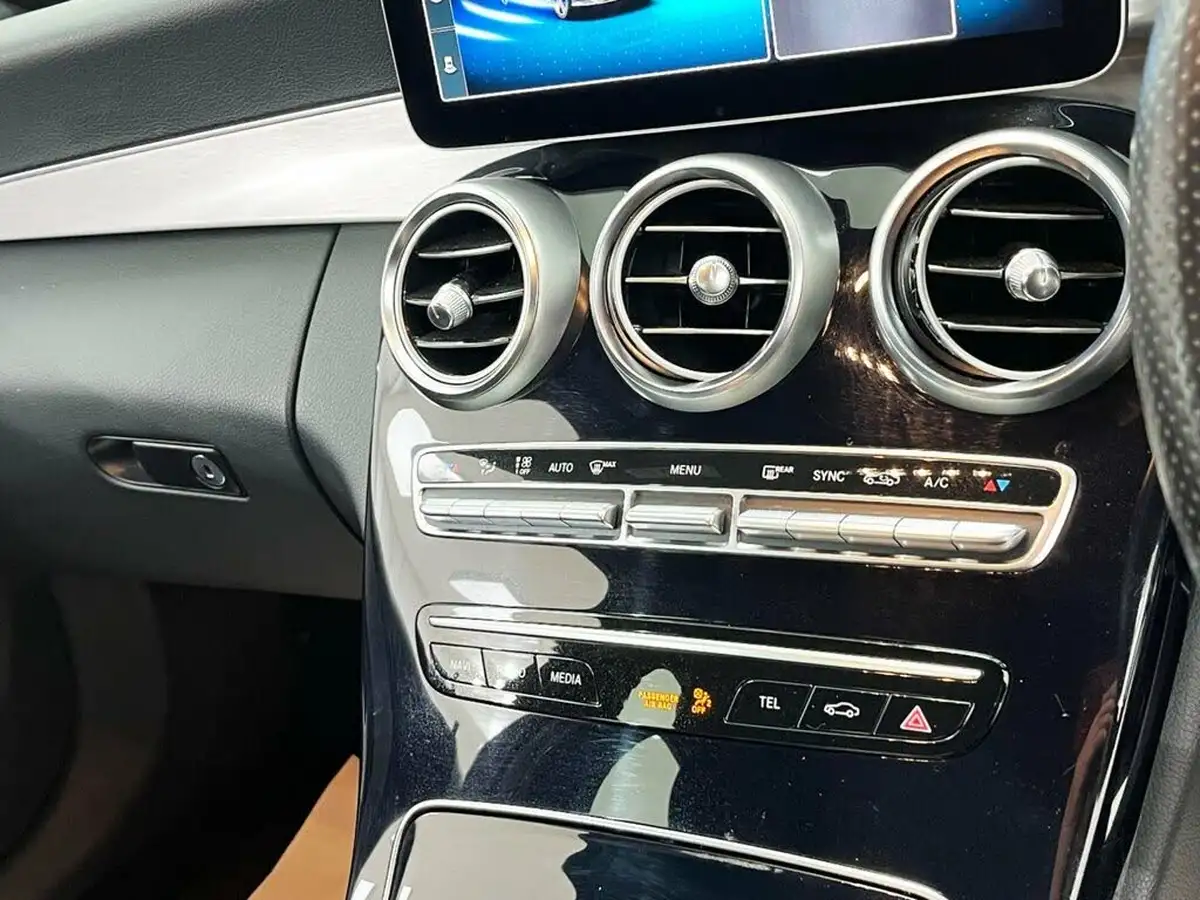 2019-mercedes-benz-c-class-20-c300-amg-line-ss-saloon-4d-big-22
