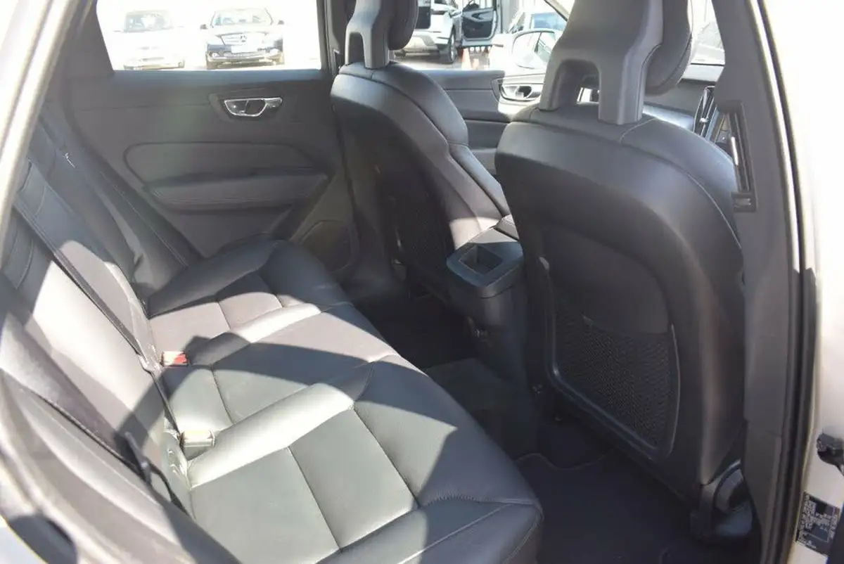 2017-volvo-xc60-20td-d4-momentum-geartronic-big-23