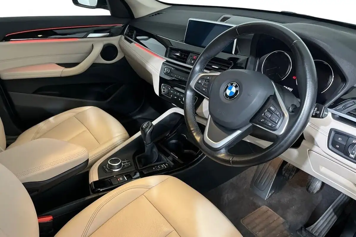 2021-bmw-x1-15-sdrive18i-xline-big-8