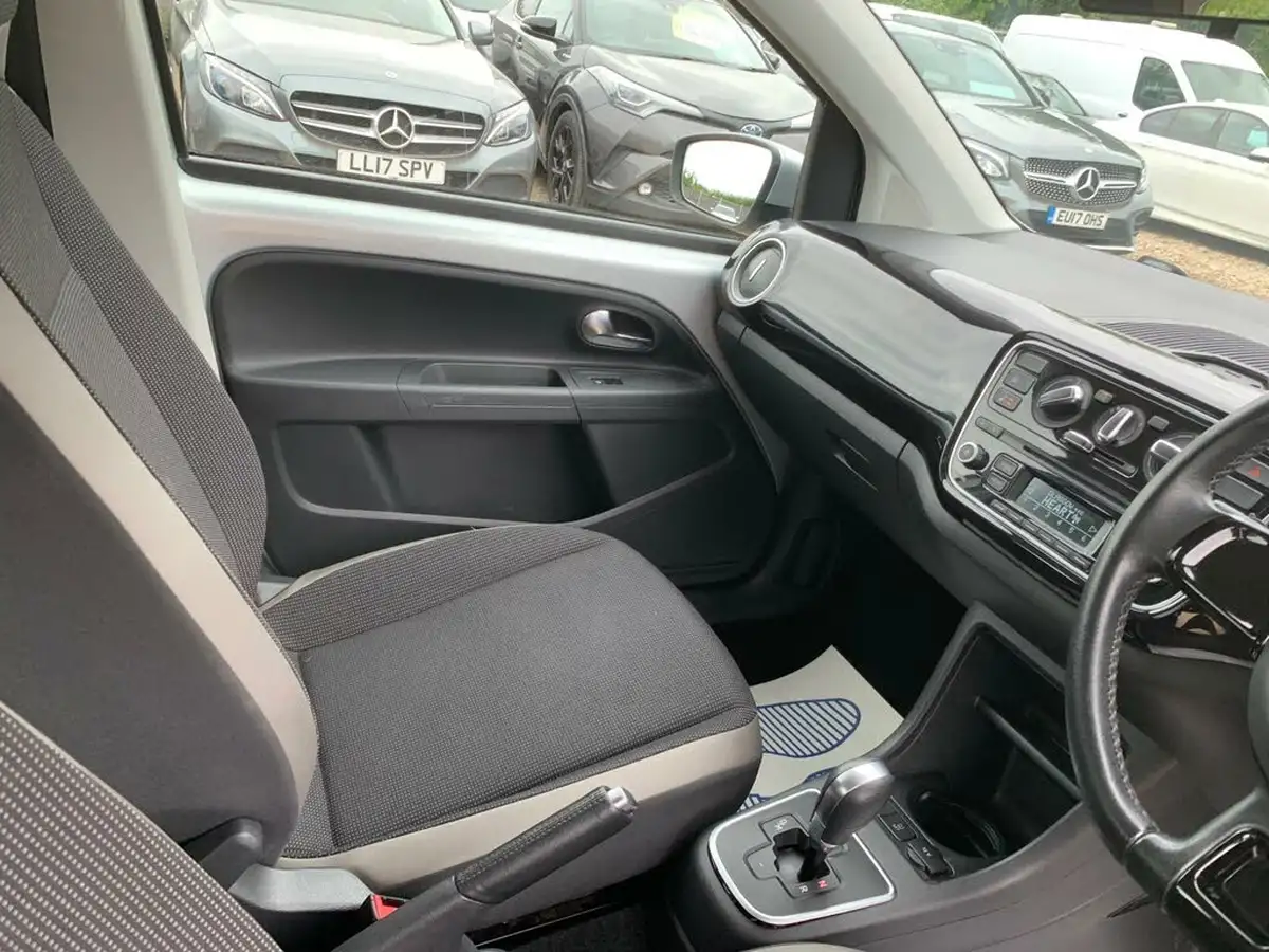 2014-volkswagen-up-10-high-up-5d-asg-big-17