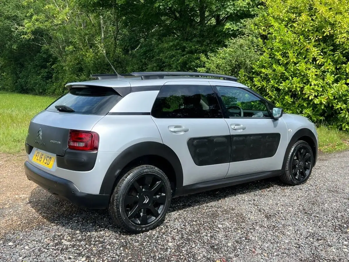 2016-citroen-c4-cactus-12-puretech-flair-110ps-ss-big-7