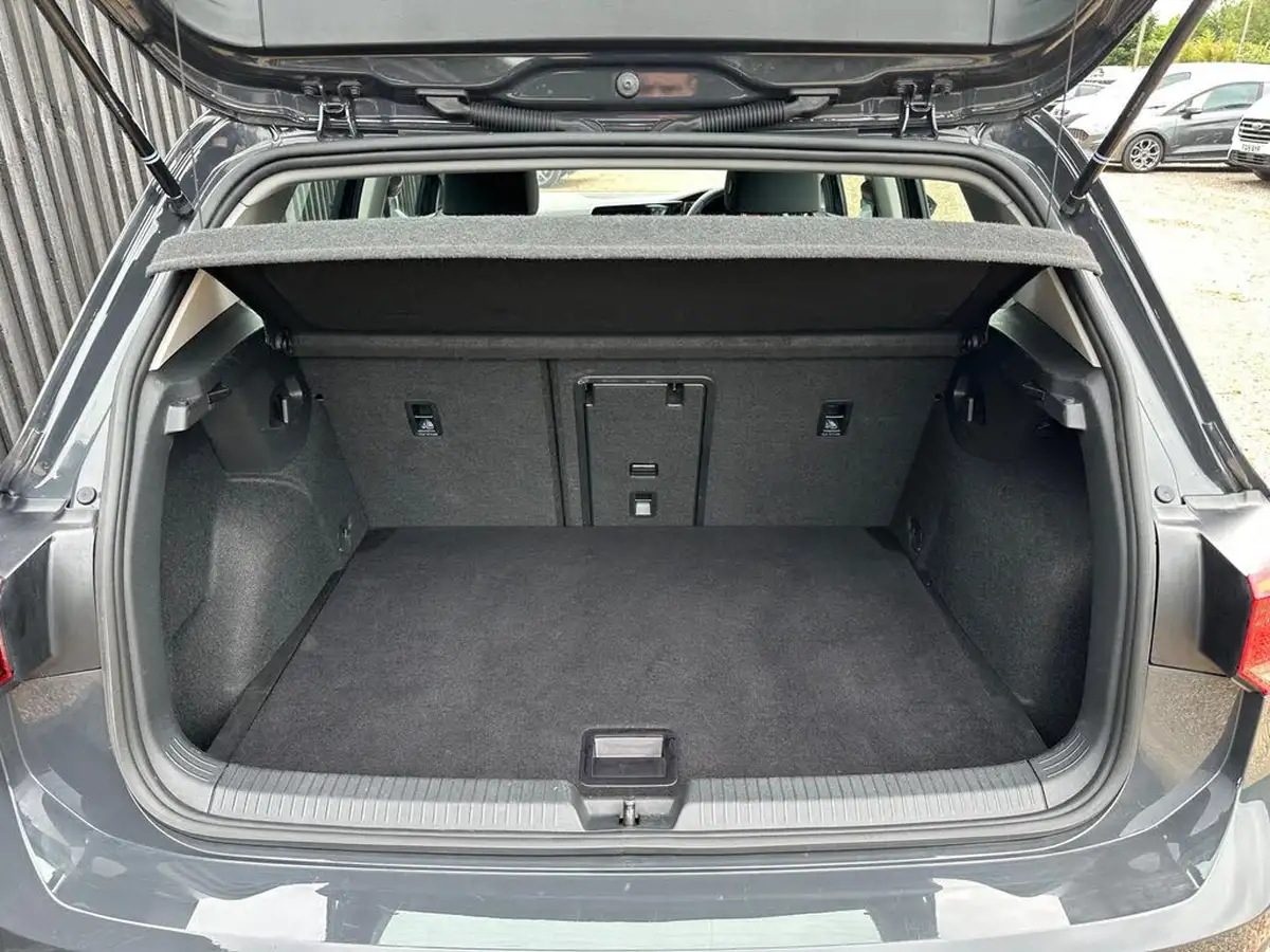 2023-volkswagen-golf-15-tsi-life-130ps-hatchback-big-13