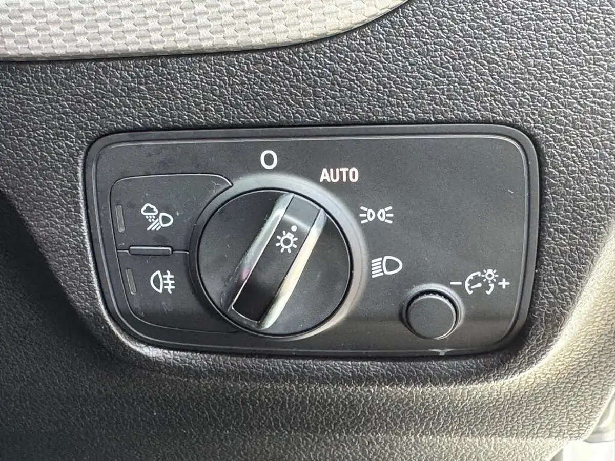 2021-audi-q2-10-30-tfsi-sport-big-24
