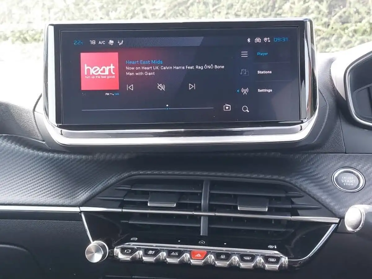 2024-peugeot-208-12-puretech-allure-big-9