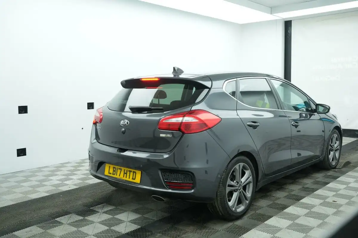 2017-kia-ceed-16crdi-3-hatchback-big-16