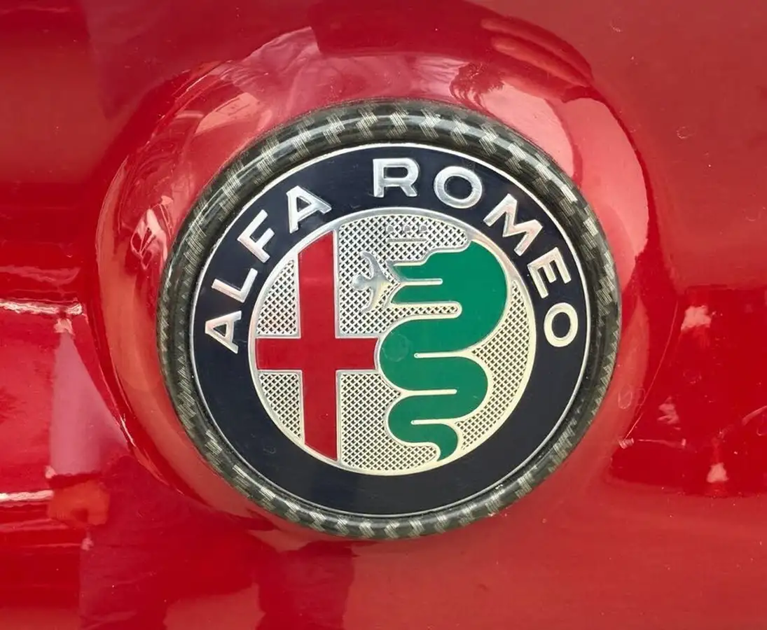 2017-alfa-romeo-giulia-20-veloce-big-21